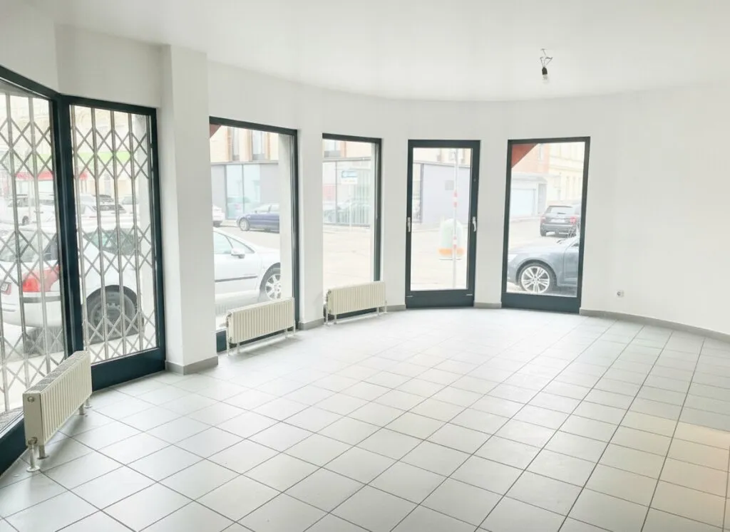 Kosmetikstudio, Bettenstudio, Schauraum, Geschäftslokal .... - Große Schaufenster und 3 Eingänge. UNBEFRISTET. - Ansicht 2