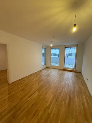 Schöne Neubauwohnung mit großem Balkon und Loggia – Bild 2