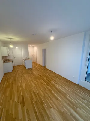 Schöne Neubauwohnung mit großem Balkon und Loggia – Bild 3