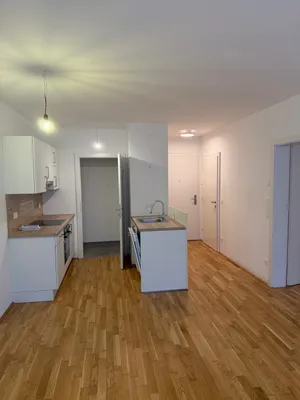 Schöne Neubauwohnung mit großem Balkon und Loggia