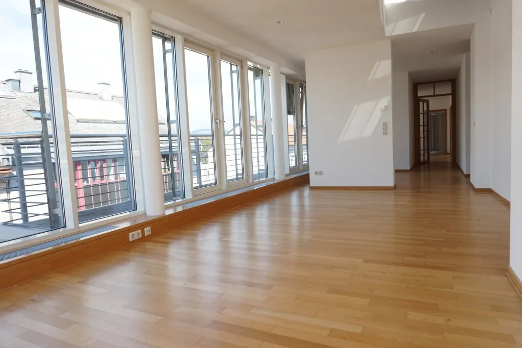 Traumhafte Dachgeschosswohnung nahe Linzer Landstraße! - Ansicht 3