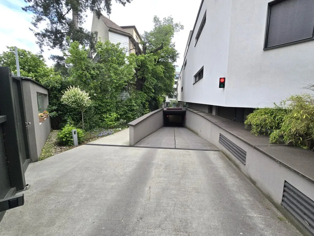 Tiefgaragenstellplatz in gepflegter Neubauliegenschaft nächst Klinik Hietzing! - Ansicht 3