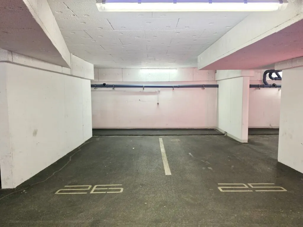 Tiefgaragenstellplatz in gepflegter Neubauliegenschaft nächst Klinik Hietzing! - Ansicht 2