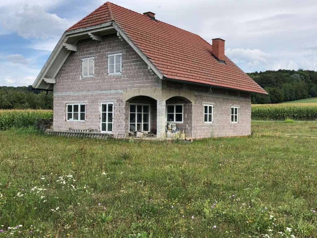 Rohbau Südsteiermark Großzügiges Wohnprojekt mit Entwicklungspotenzial - Thermen-, Genuss- und Weinregion, Straden