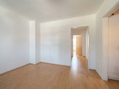 Ideal geschnittene 1-Zimmer Wohnung mit idealer öffentlicher Anbindung! – Bild 2