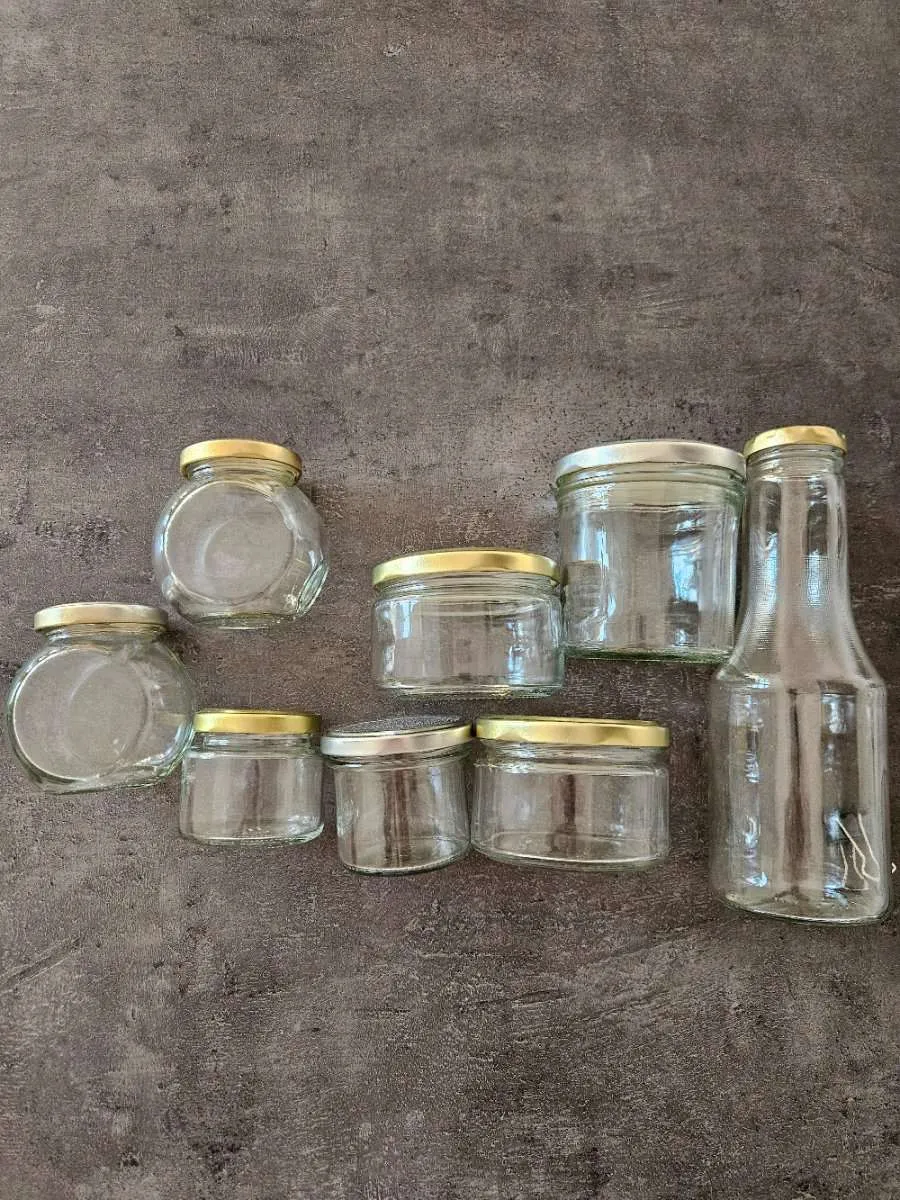 Leere Einmachgläser / Marmeladengläser + Glasflasche (8-teilig) - mit Deckeln, € 2,- (1030 Wien)