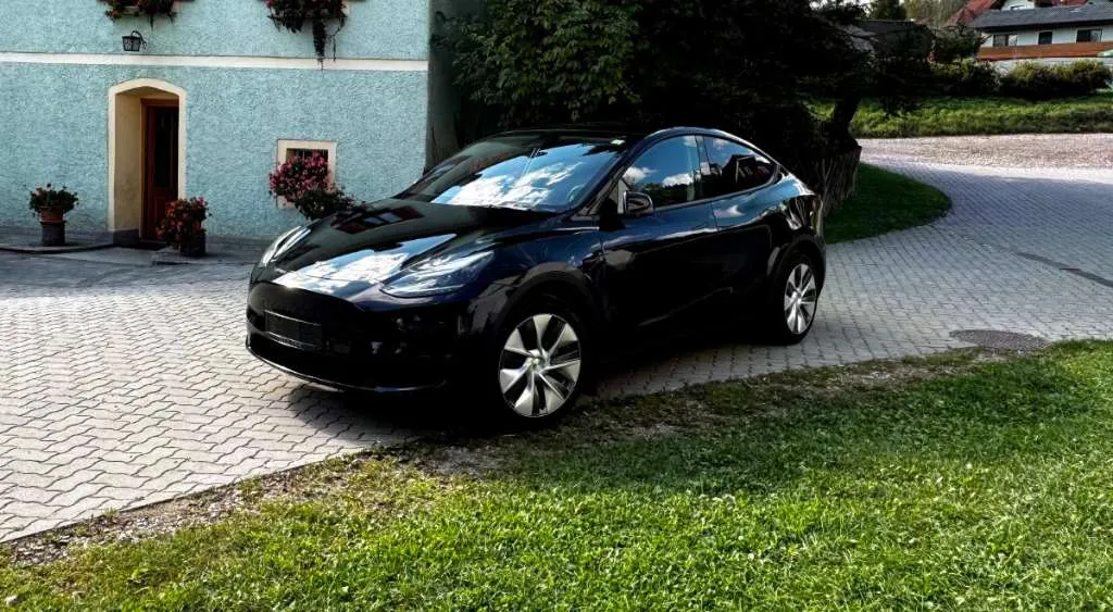 Tesla Model Y Long Range AWD Dual Motor SUV / Geländewagen, 2022, 30. ...