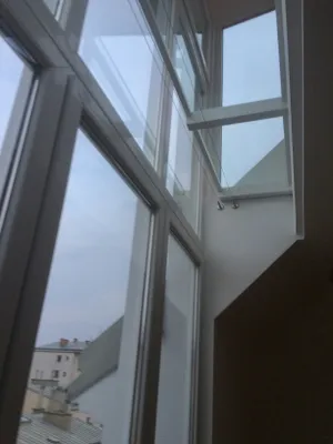 PROVISIONFREIE Unbefristete sehr elegante, gut isolierte, helle, sonnige, ruhige DG. Wohnung mit 4 Zimmern und Terasse, – Bild 3