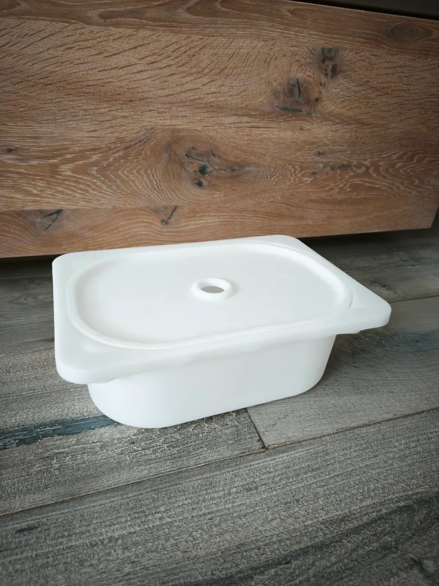Ikea Trofast Box mit Deckel, € 2,50 (5302 Henndorf am Wallersee)
