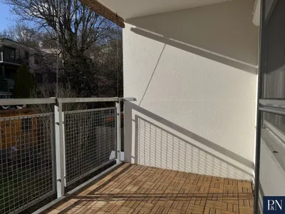 Großzügige 3-Zimmer Wohnung mit Loggia im Grünen – Bild 2