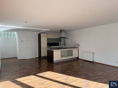 Großzügige 3-Zimmer Wohnung mit Loggia im Grünen