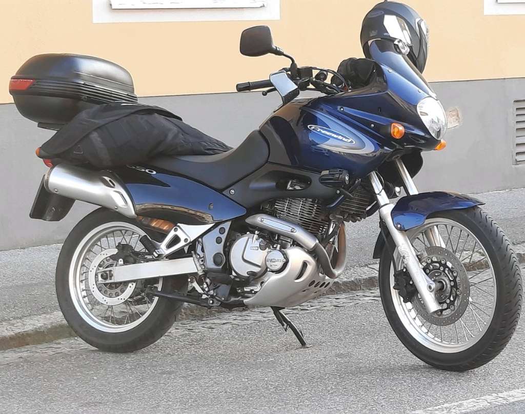 Suzuki XF 650 Freewind Tourer