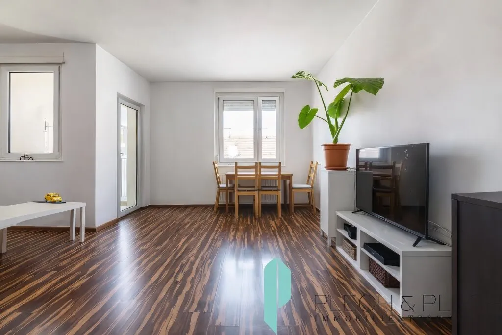 Schöne 3 Zimmerwohnung + Küche im 4. Stock mit Loggia - Widok 2