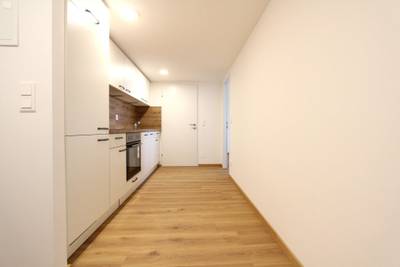 SCHÖNE, NEU SANIERTE 2-ZIMMER-WOHNUNG! – Bild 2