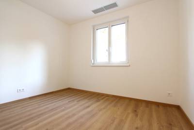 SCHÖNE, NEU SANIERTE 2-ZIMMER-WOHNUNG! – Bild 3