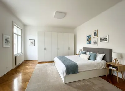 UNBEFRISTET und RENOVIERT: Wohnen in Bestlage in einer 4-Zimmer Altbauwohnung