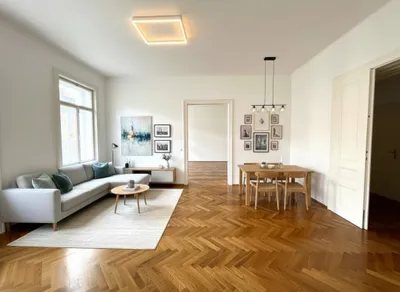 UNBEFRISTET und RENOVIERT: Wohnen in Bestlage in einer 4-Zimmer Altbauwohnung – Bild 2