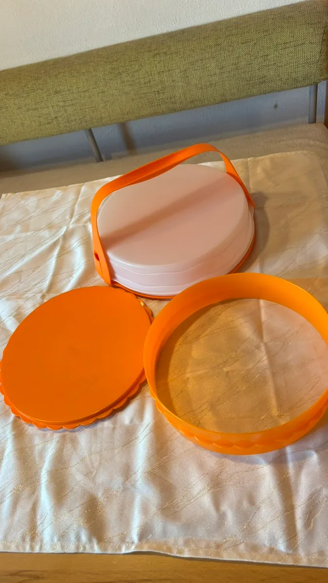 Tupperware Tortenbehälter 5 Teilung neu, € 50,- (8063 Brodersdorf)