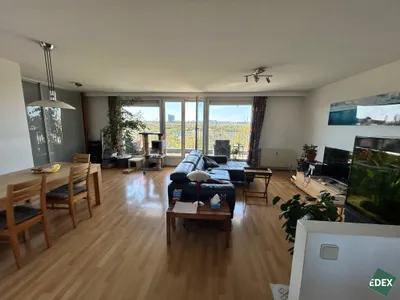 Erster Monat Mietfrei: Schöne 5-Zimmer-Maisonette-Wohnung mit Balkon und Terrasse direkt an der Donau