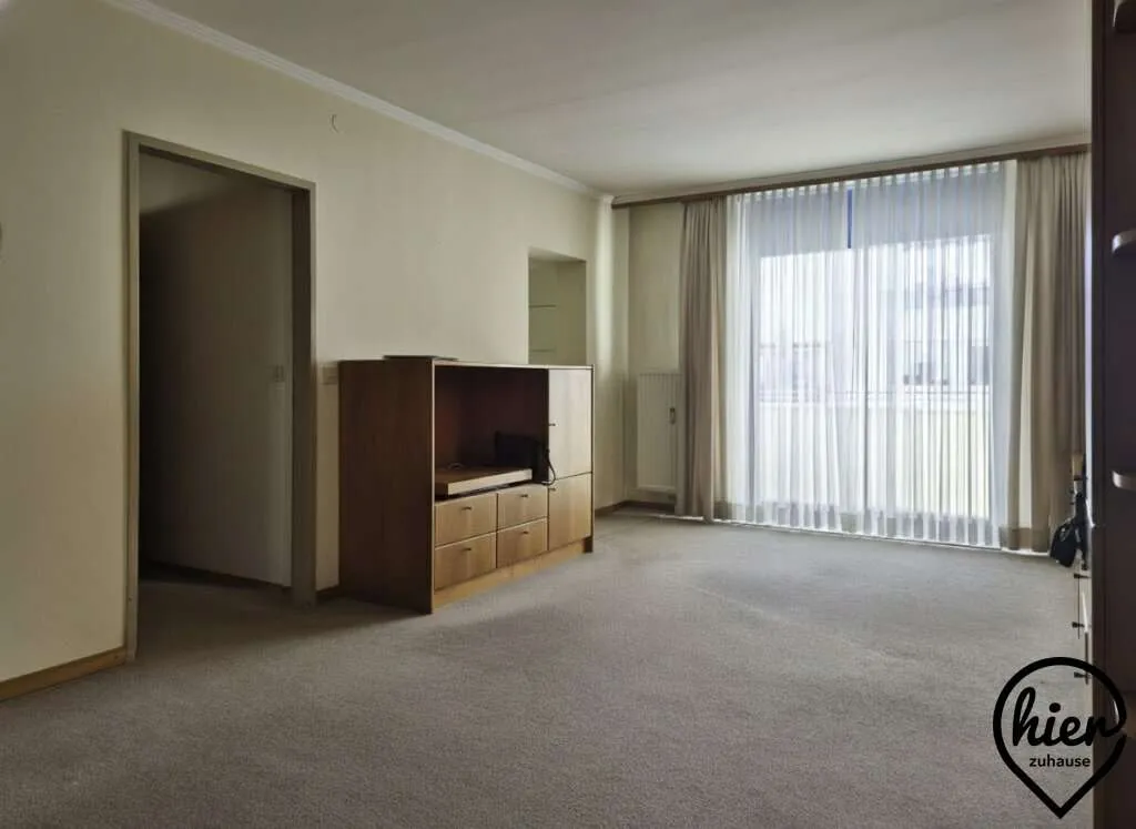 Sonnige 2-Zimmer-Loggia-Wohnung mit Einbauküche & Parkplatz - Perfekt für Paare! – pohled 3