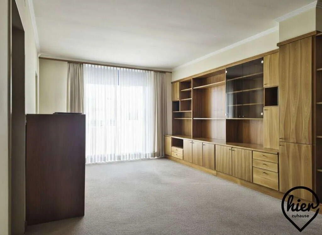 Sonnige 2-Zimmer-Loggia-Wohnung mit Einbauküche & Parkplatz - Perfekt für Paare! – pohled 2
