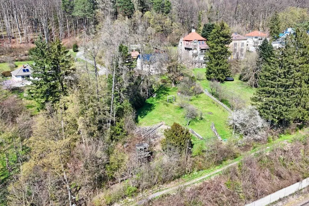 Teilbar! Riesiges Grundstück mit Altbestand in traumhafter Südlage am Sagberg - Ansicht 2