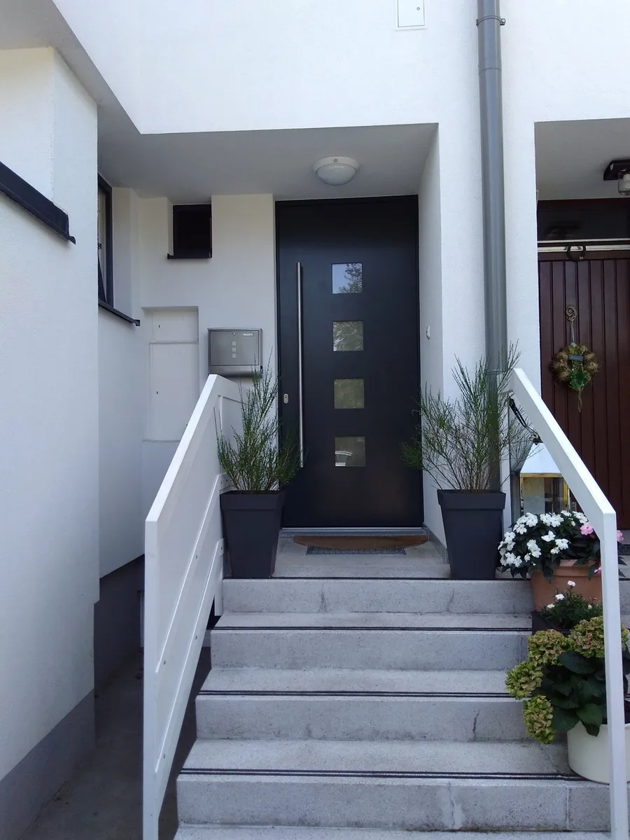 Ruhiges Haus, Eckreihenhaus mit Garten und Garage in Mödling - Ansicht 3