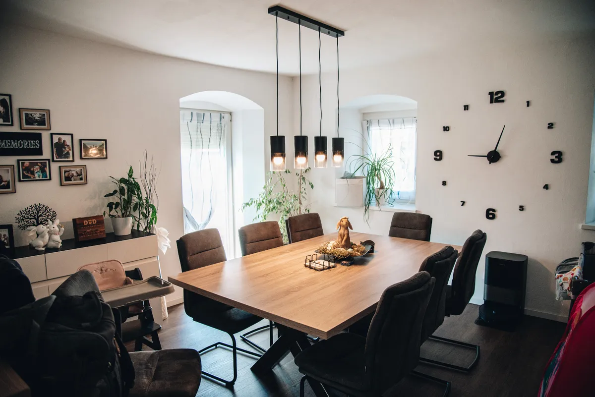 Charmantes Familienhaus mit großem Grundstück, modernisiertem Wohnkomfort & vielseitigem Potenzial - Widok 2