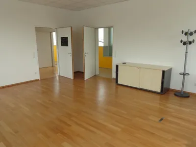 Gewerbeimmobilie mieten in Linz Land – 1 800 m² – Bild 4 von 15