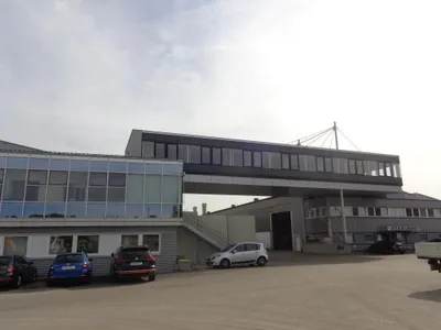 Gewerbeimmobilie mieten in Linz Land – 1 800 m²
