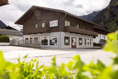 Immobilie mieten in Innsbruck-Land – 150 m², € 10 – Bild 1 von 5