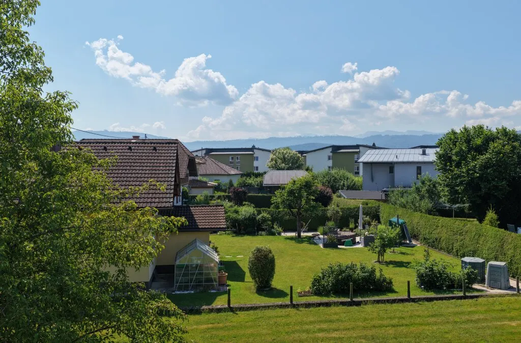 Erstrebenswerte Doppelhaushälfte in der Rosenau, Seewalchen am Attersee - Ihr Traumhaus vom Bauträger wartet! - Ansicht 3