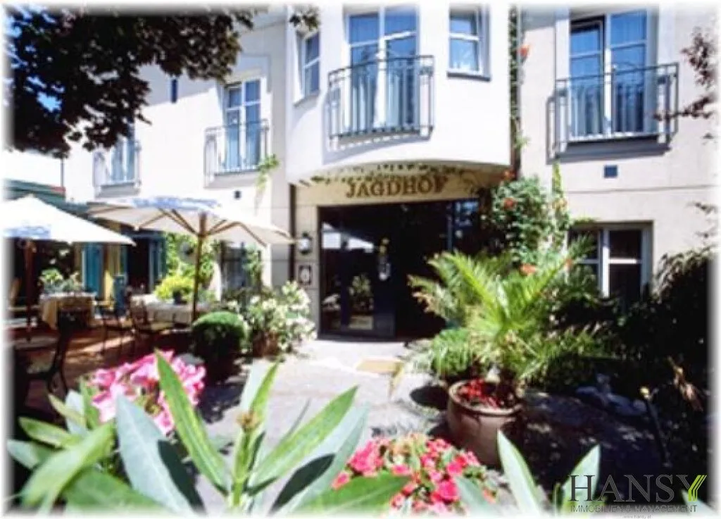 TOP Hotel in Guntramsdorf - 35 Zimmer, modernisiert, großer Garten, 1105 m² Fläche! - Ansicht 2