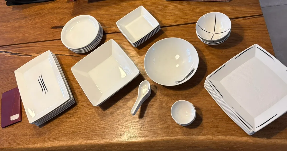 Thomas Rosenthal Geschirr Set, € 40,- (9162 Strau)
