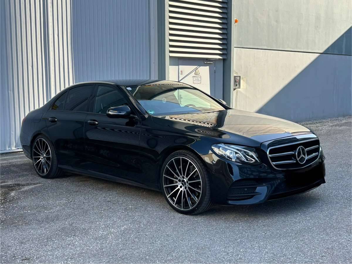 Mercedes-Benz E-Klasse 220d AMG Paket Widescreen Head Up Kamera 20Zoll