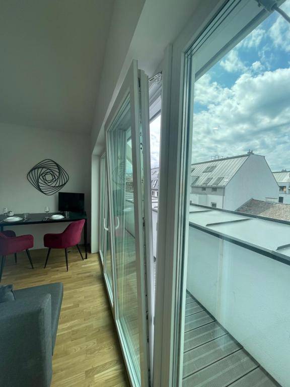 Schöne möblierte Wohnung mit Balkon - monatlich mietbar - Widok 2