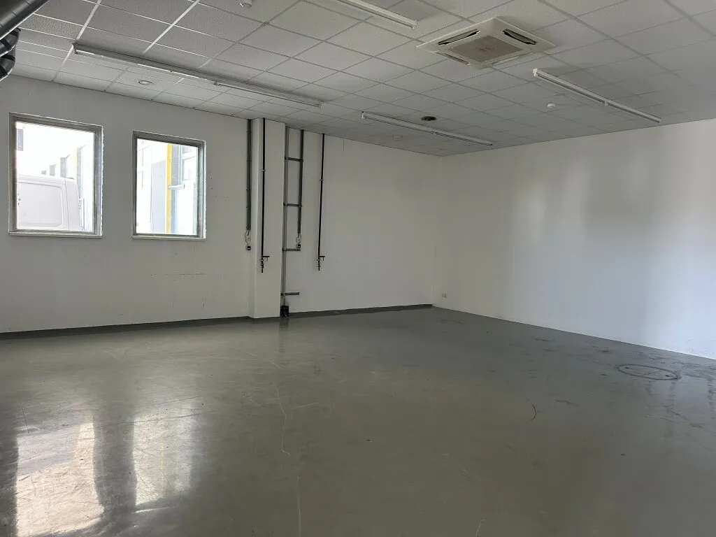 Ihr neuer Standort - Zentral gelegene Halle mit Rampen und Büros - IZ-NÖ Süd. - Ansicht 2