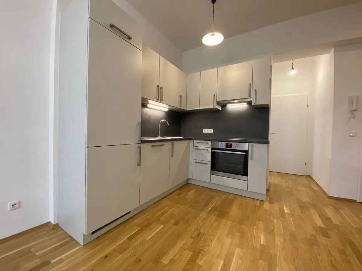 Sanierte 3-Raumwohnung mit Einbauküche neben der JKU. WG geeignet! - Ansicht 2