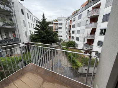 Großzügige 2-Zimmer-Wohnung mit Balkon in unmittelbarer Nähe zum Rochusmarkt – Bild 3