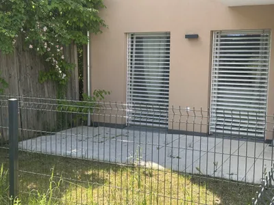 Leben mit der Natur, an 2 Seiten ein kleiner Garten, modernste Haustechnik, Photovoltaik, Deckenkühlung- Nähe U1 Neulaa – Bild 2