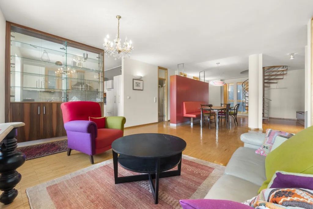 Bestlage: 3 Zimmerwohnung plus Wintergarten mit direktem Blick auf den Benediktinermarkt! Inkl. Stilvolle Einrichtung - Ansicht 2