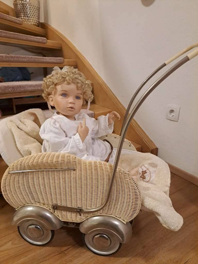Alter Puppenwagen 50jahre in tollen gepflegten Zustand,  100,- (2225  Zistersdorf) - willhaben