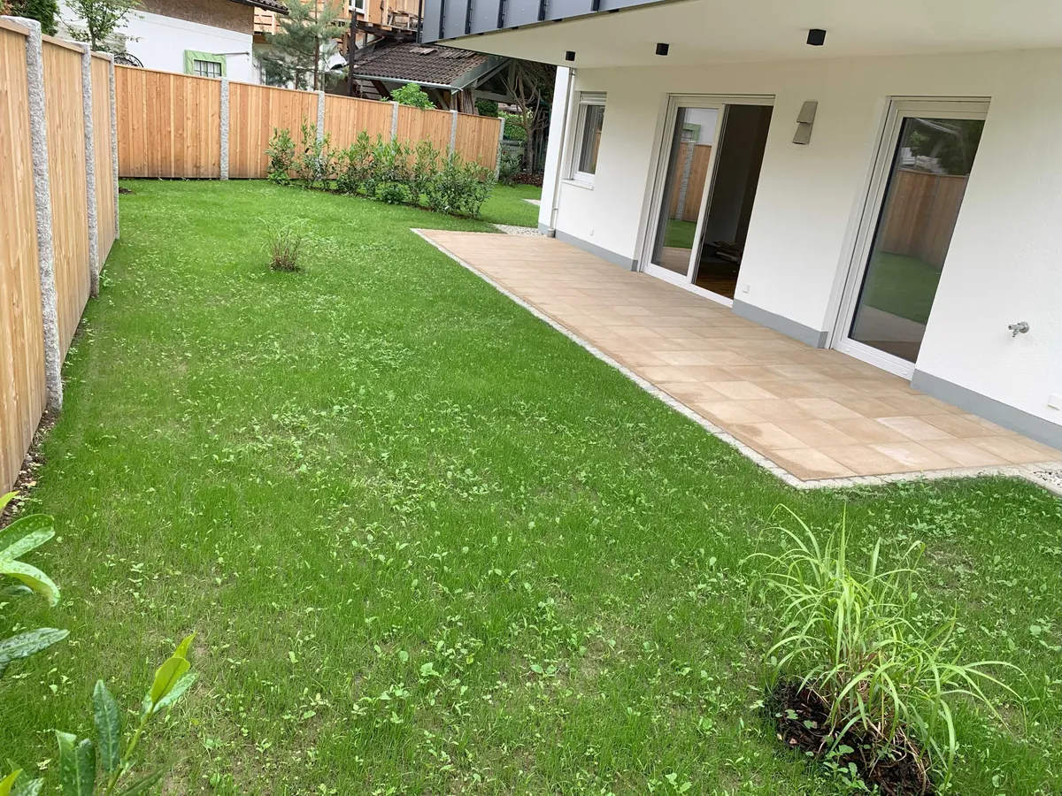Modernes Design trifft Natur: Exklusive Gartenwohng. m. Stil in Bad Reichenhall