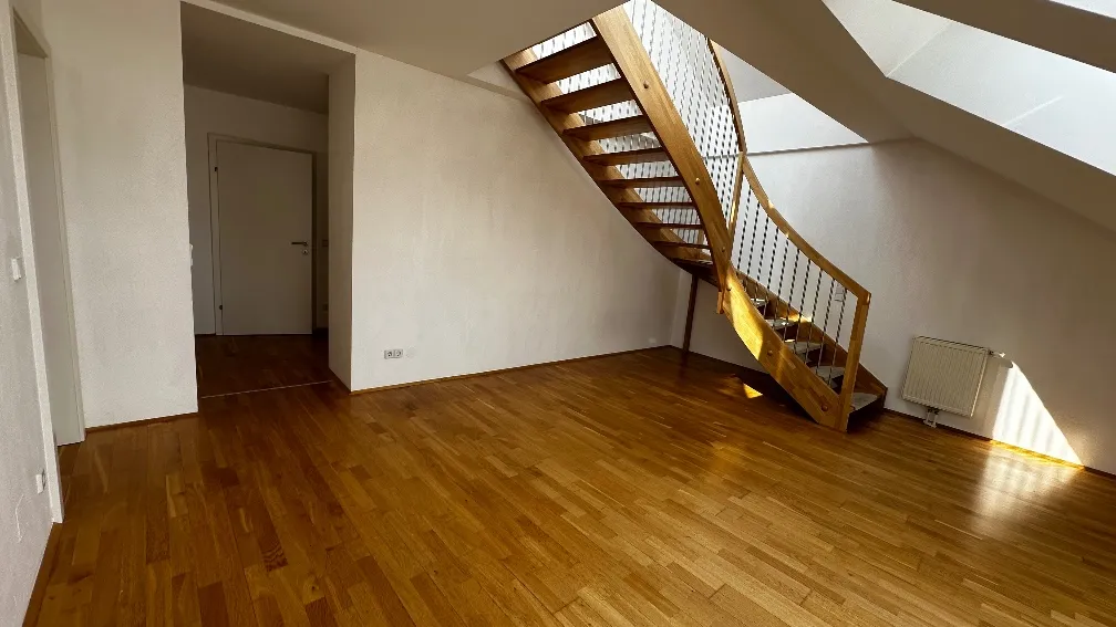 64m² DG-Wohnung mit 35m² Terrasse & Weitblick | U1 in 4 Min | Klima | Ruhelage - Ansicht 3
