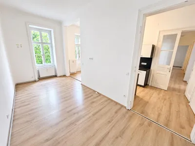 St. Leonhard - 158m2 - 8 Zimmer Wohnung - 2 Badezimmer - Balkon, photo 1