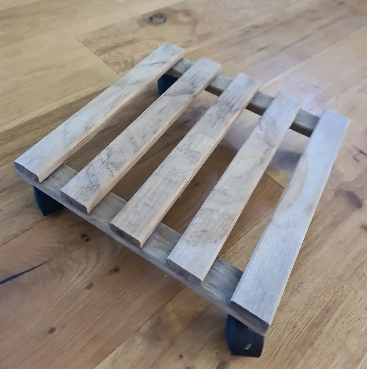 Rollbrett (z. B. Blumen), € 5,- (5400 Hallein)
