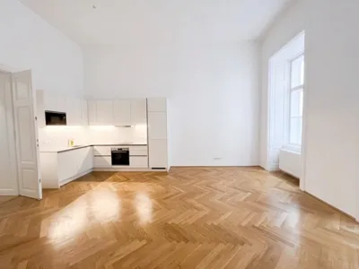 UNBEFRISTET: Charmante 2-Zimmer-Altbauwohnung im Herzen Wiens / Charming apartment in an old-style building in the heart of Vienna