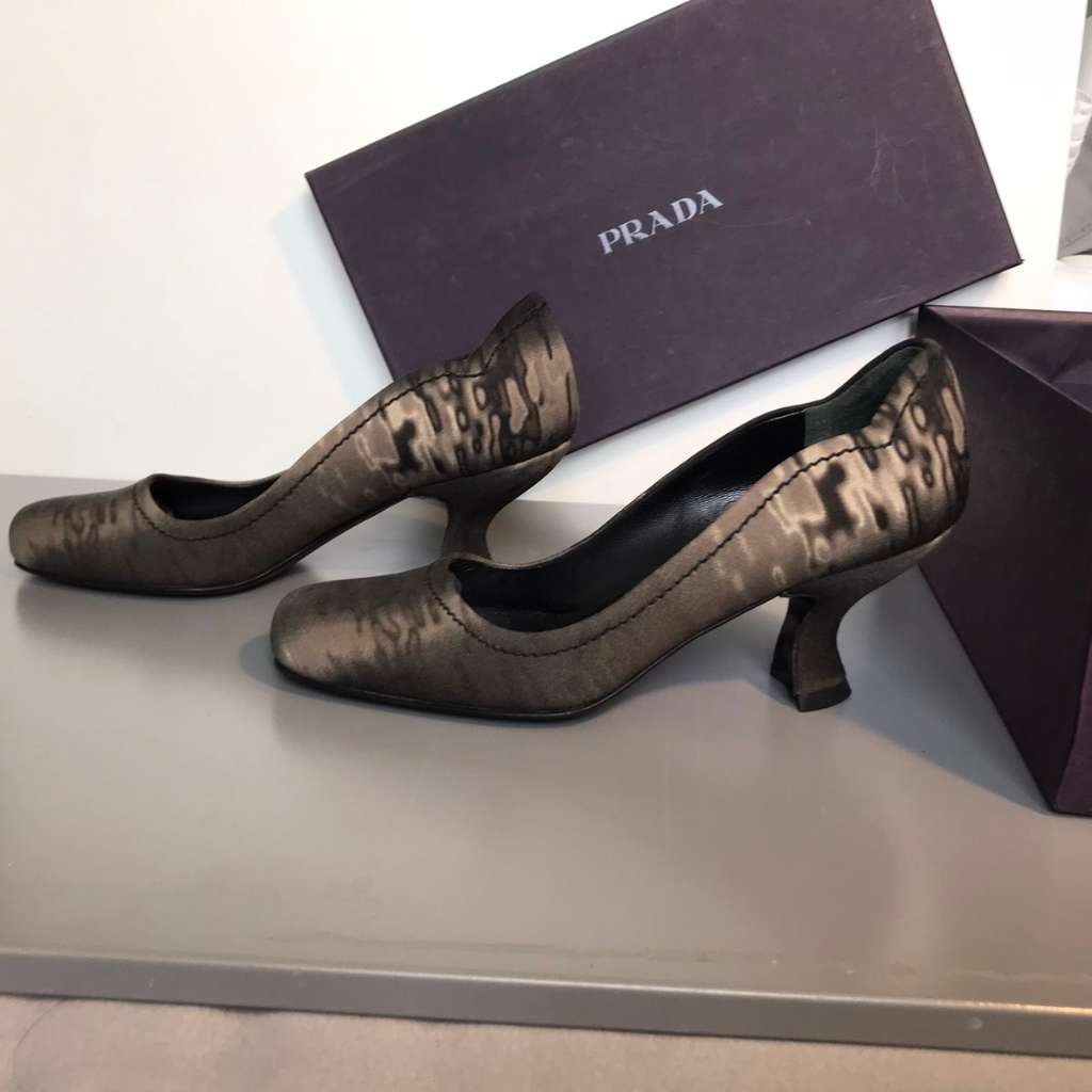 Wunderschöne zeitlose deals Schuhe von PRADA