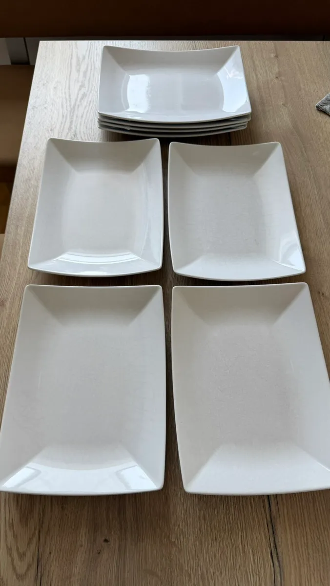 Geschirr Teller eckige Speiseteller IKEA 8 Stück, € 2,- (4650 Lambach)