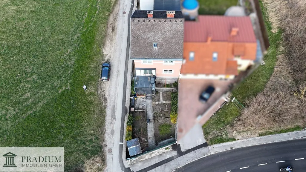 Wohnen mit Charakter - Altbauhaus in sonniger Lage mit Entwicklungschancen – pohled 2